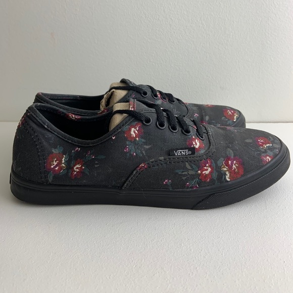 Vans Shoes - Vans OTW Sk8 Canvas Red Roses Womens 7.5